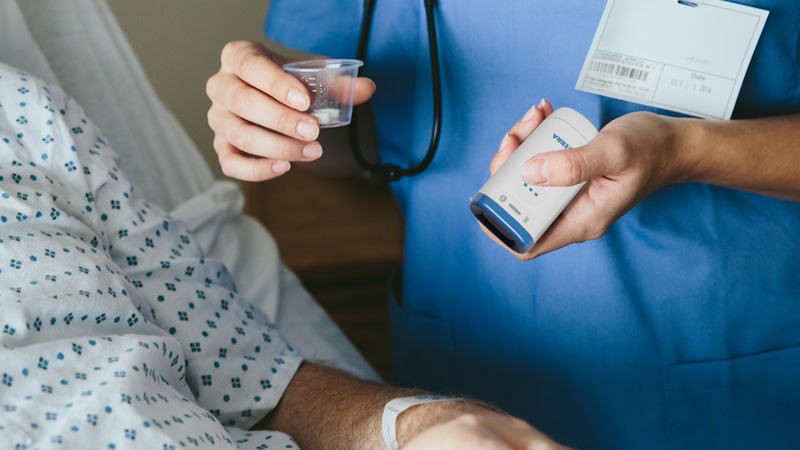 Patientendaten werden durch mobile Datenerfassung im Gesundheitsbereich aufgenommen